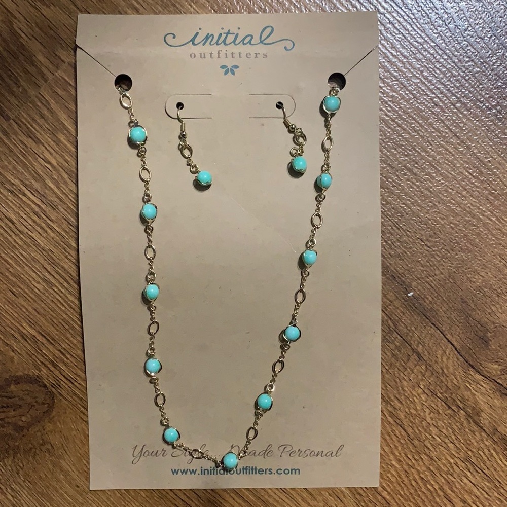 NWT‼️ Never worn. Initial Outfitters earring and necklace set B21